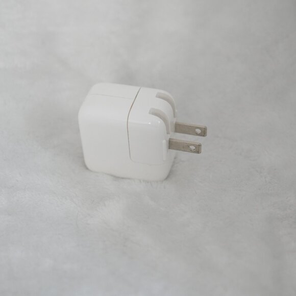 Apple 12W USB Power Adapter & Lightning to USB Cable - Picture 2 of 6
